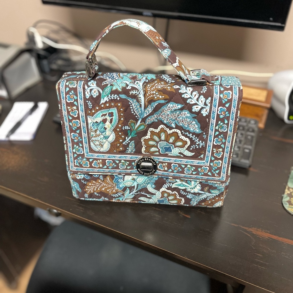 Vera Bradley hand / cross body purse